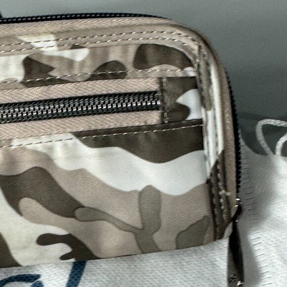 Lug Quilted RFID Zip Around Wallet Tendu - Bright Floral - Picture 7 of 15